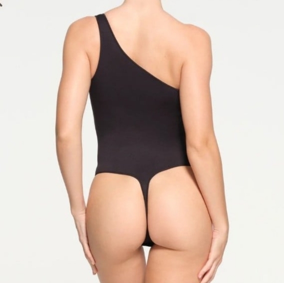 SKIMS Fits Everybody Essential One Shoulder Bodysuit Thong Size L-XL - Picture 5 of 6